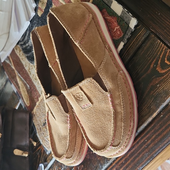 Women's Ariat slip on cruisers. (6) - Picture 2 of 10